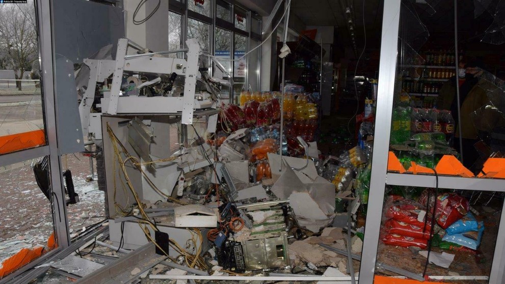 Polícia zadržala bankomatovú mafiu, ktorá v januári vykradla bankomat