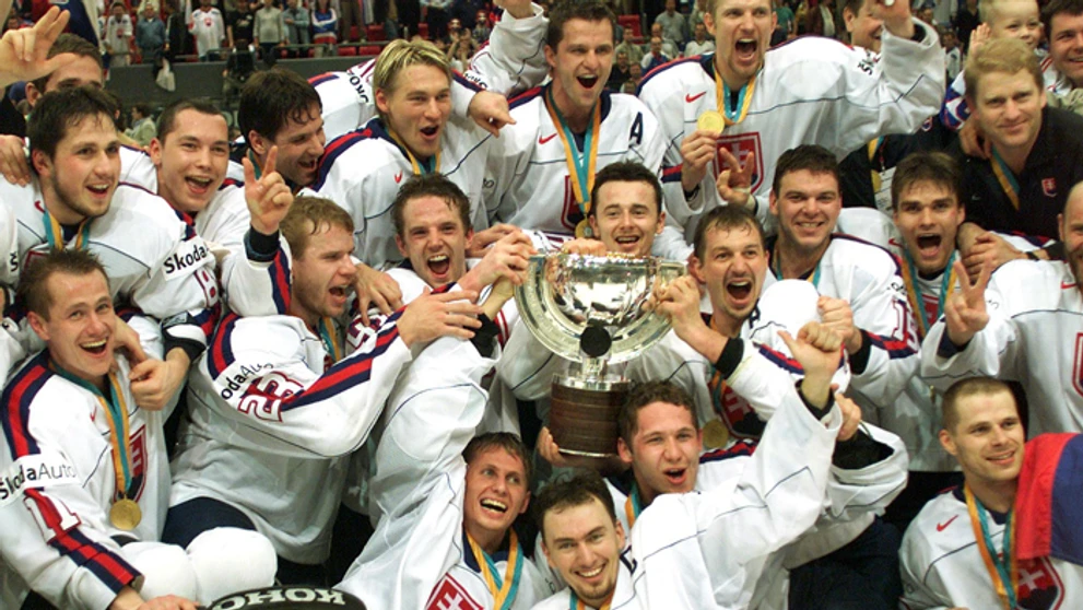 Spoločná fotografia majstrov sveta v Göteborgu 11. mája 2002.