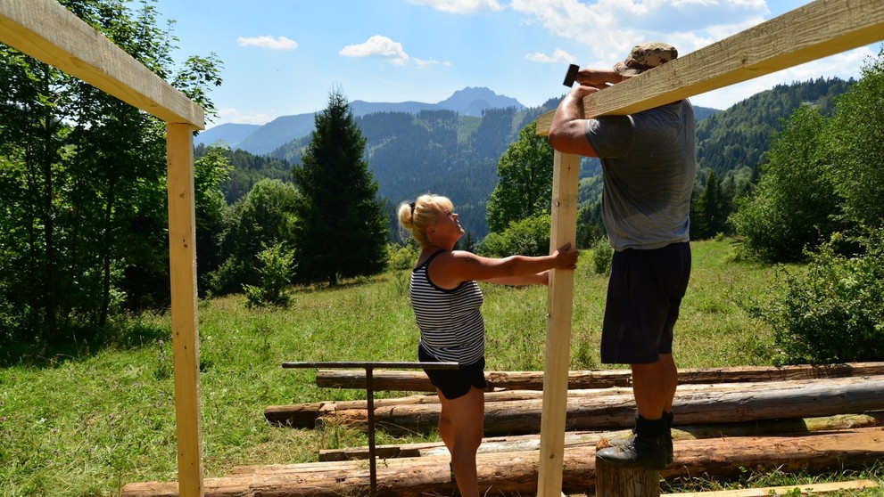 Študent sa kochá pohľadom na Barcelonu.