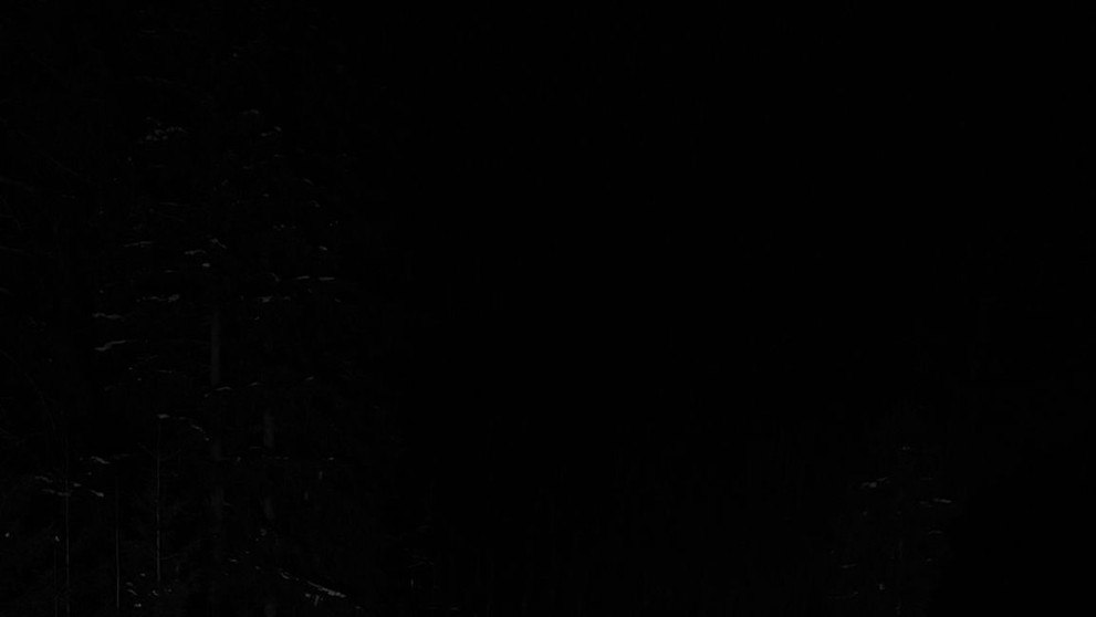 Dodávka zhorela do tla, kapela unikla o vlások.