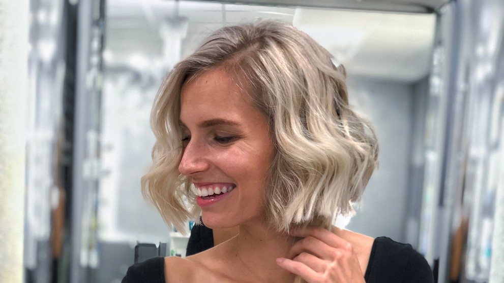 Jakub Voráček sa teší z gólu so spoluhráčom Filipom Hronekom v zápase medzi Českom a Lotyšskom.