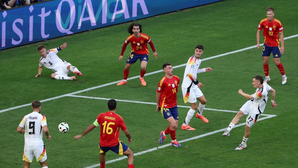 Florian Wirtz strieľa vyrovnávajúci gól.