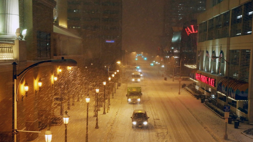 Severovýchod USA zasiahla silná snehová víchrica.