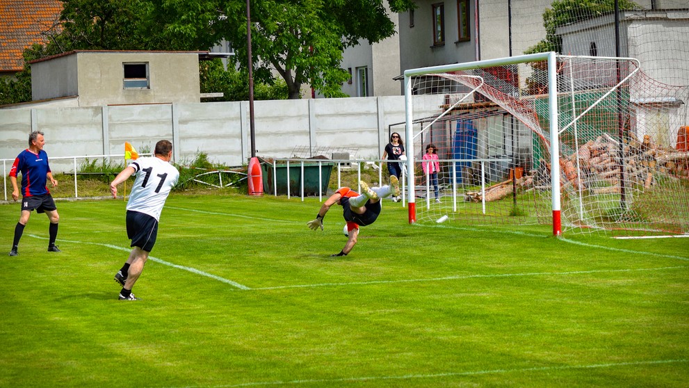 Pred derby si zahrali aj starí páni 