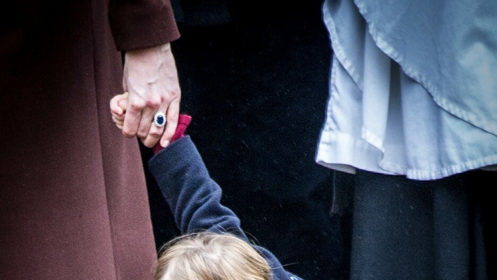 Rozkošný George a Charlotte v kostole. Ich rodičia porušili kráľovskú tradíciu