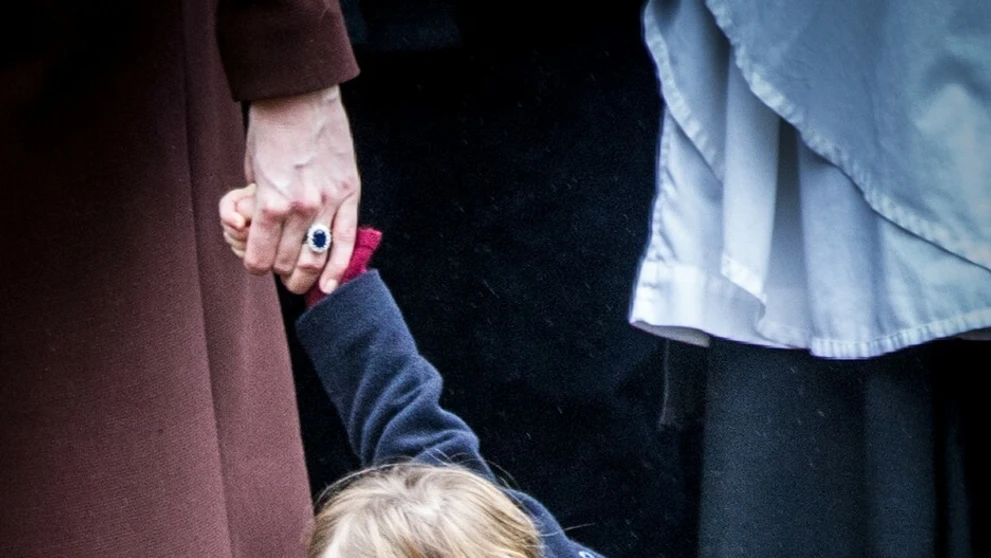 Rozkošný George a Charlotte v kostole. Ich rodičia porušili kráľovskú tradíciu