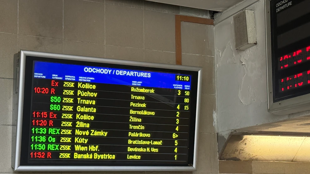 Poškodené vedenie ochromilo vlakovú dopravu.