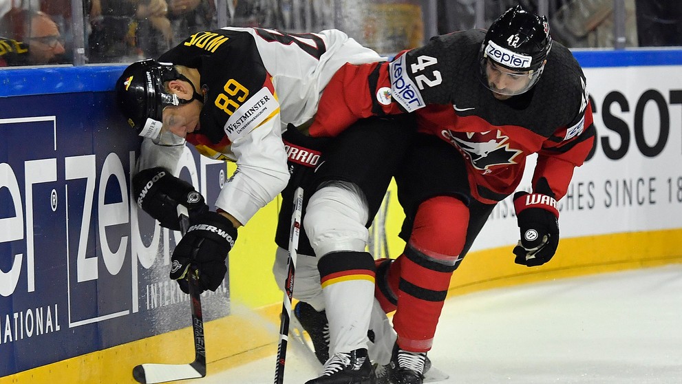 Kanaďan Chris Lee (vpravo) v súboji s Nemcom Davidom Wolfom vo štvrťfinále MS 2017.