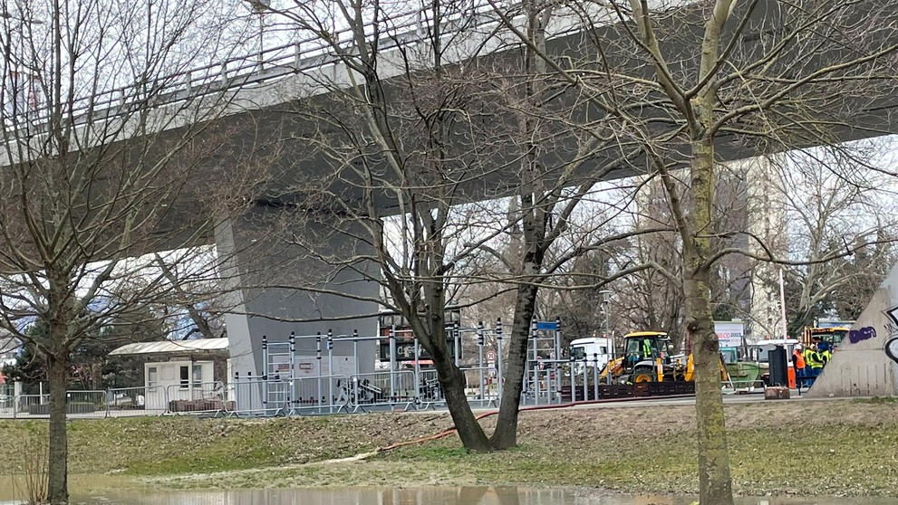 Zaplavený Sad Janka Kráľa.