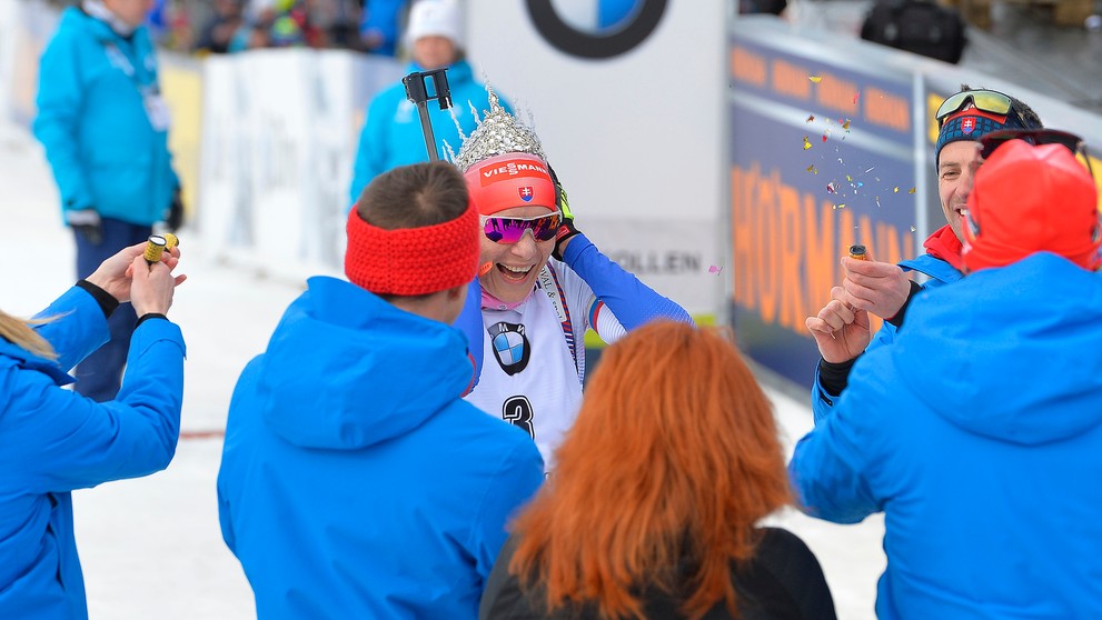Connor Roberts (Wales), vpravo Albert Rusnák a vľavo Ondrej Duda (obaja Slovensko) počas kvalifikácie ME 2020.