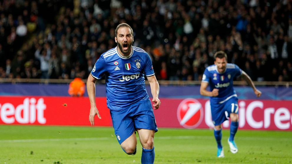 Bombardér Juventusu Gonzalo Higuaín jasá po góle v semifinále LM proti Monacu.