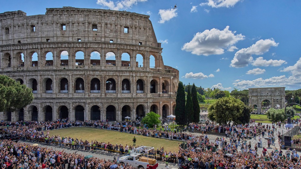 Prevoz pápežovej rakvy do Baziliky Santa Maria Maggiore