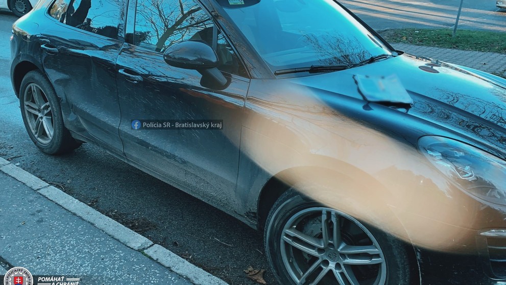 Zrážka kosačky a Porsche