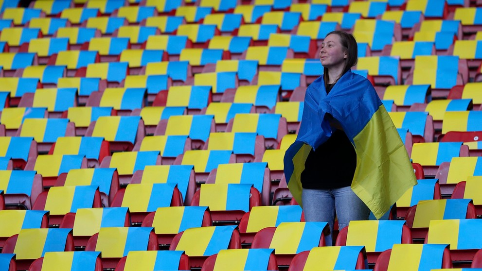 Ukrajinská fanúšička pred semifinále baráže o postup na MS 2022 na pôde Škótska.