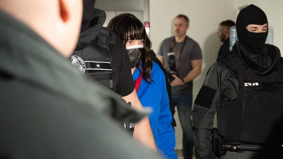 Obžalovaná Alena Zsuzsová prichádza na súdny proces v kauze Kuciak.
