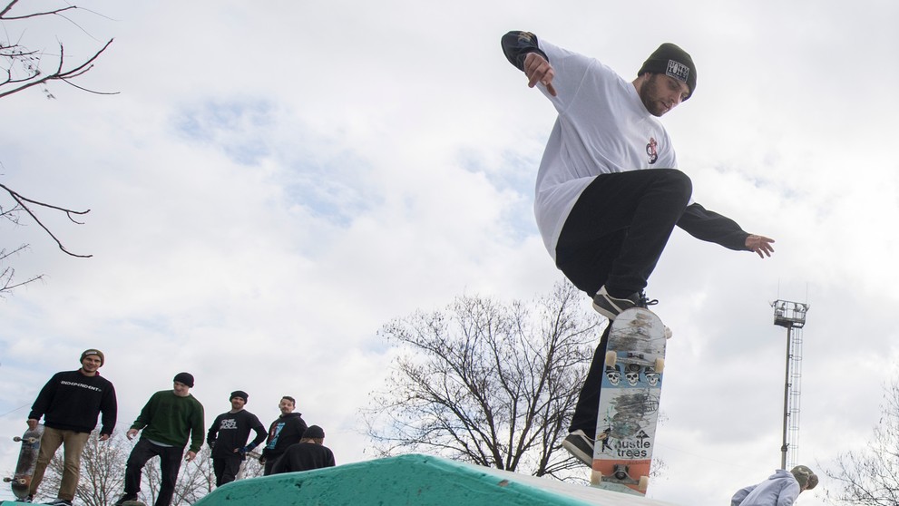 Hlavné mesto má prvý betónový skatepark, vybudovali ho v Petržalke.