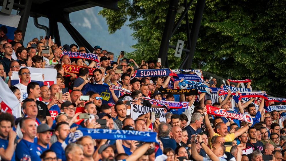 Slovensku vo Vaduze fandil početný fanklub