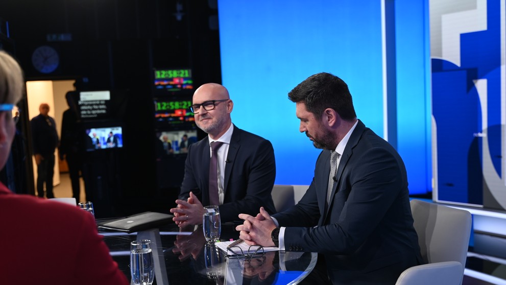 Karolína Lacová privítala v relácii Na telo ministra pôdohospodárstva Richarda Takáča (Smer-SD) a predsedu SaS Branislava Gröhlinga