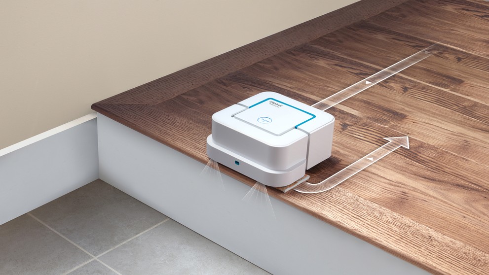 Robotický mop Braava Jet 240 nespadne zo schodov.