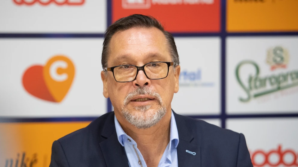 Športový riaditeľ HC Slovan Bratislava Oto Haščák počas tlačovej konferencie pred štartom sezóny.