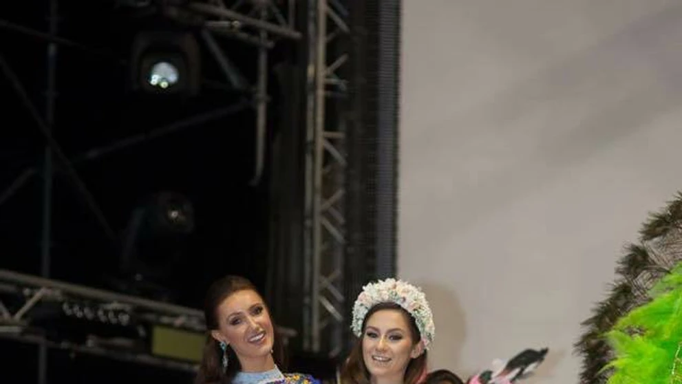Miss Europe Supranational Petra Denková (vpravo).