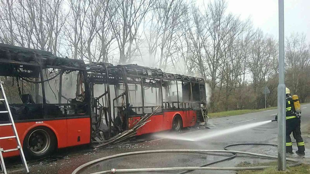 Požiar autobusu MHD v Bratislave.