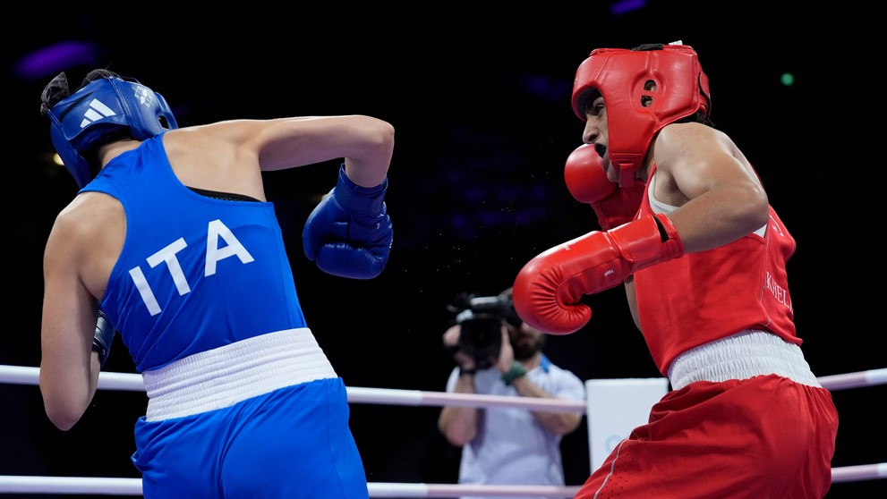 Zápas medzi Imane Khelifovou a Angelou Cariniovou