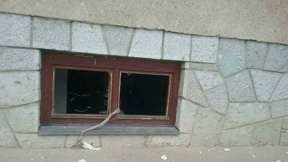 Julka (Laura Gavaldová) s babkou Marikou (Eva Pavlíková) a tatušom Tomášom (Marek Fašiang)