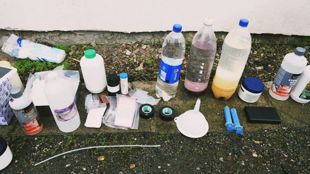 Vodič zastavil, až keď policajti strieľali.