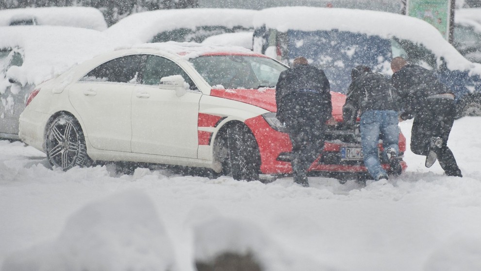 Snehová kalamita v Bratislave 30. januára 2015.