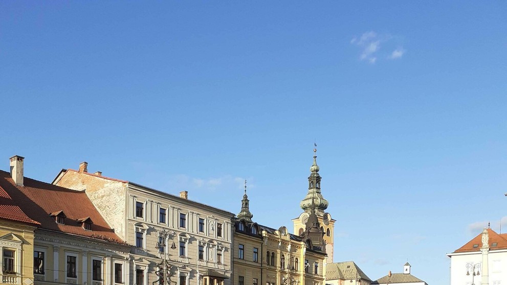 Protest 17. novembra pred Prezidentským palácom