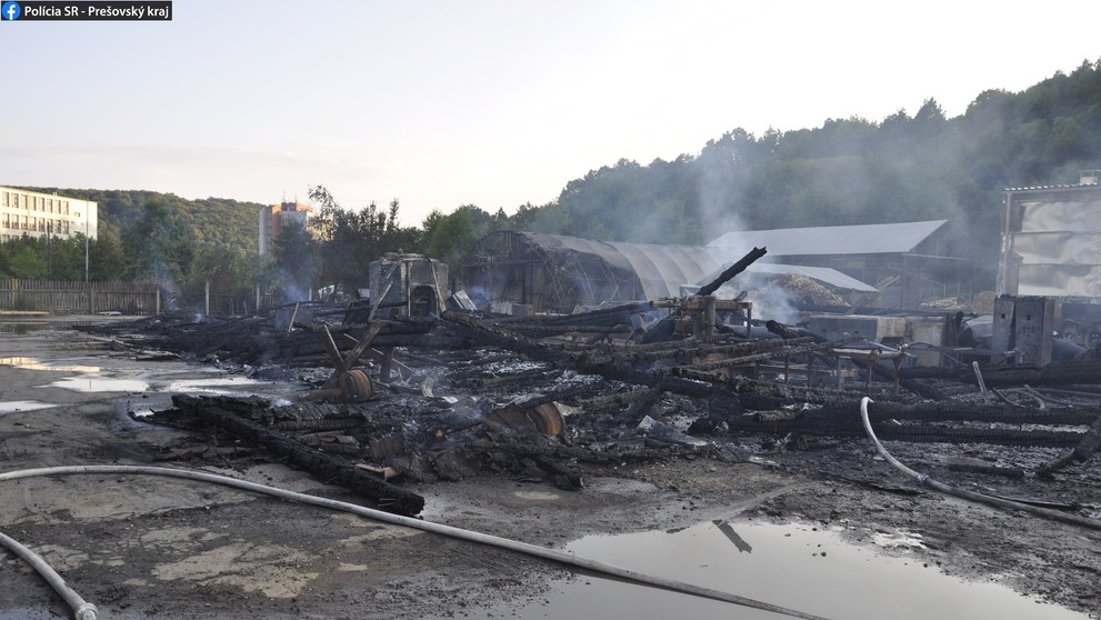 Plamene zničili a poškodili viaceré  časti  objektu