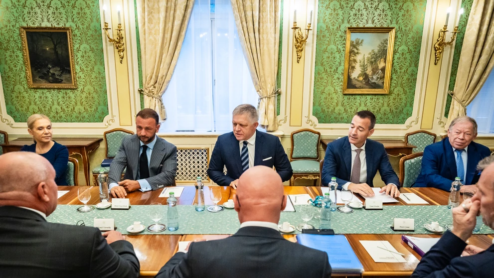 Premiér Fico preberá iniciatívu pri jadrovej elektrárni. Stretol sa s akcionármi.