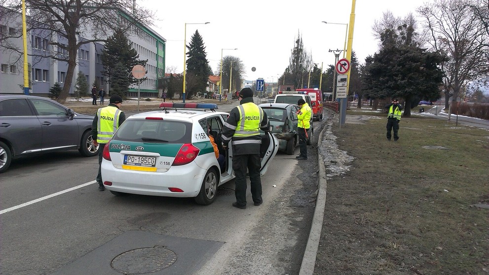 V Prešove sa zrazili dve autá. V jednom sedela opitá dcéra, v druhom jej opitá matka