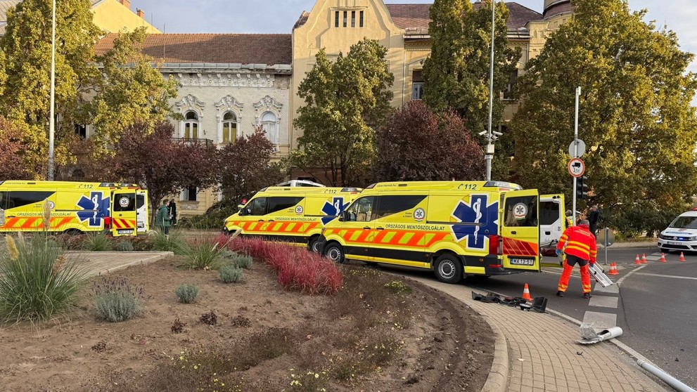 Autobus v Maďarsku narazil do budovy gymnázia