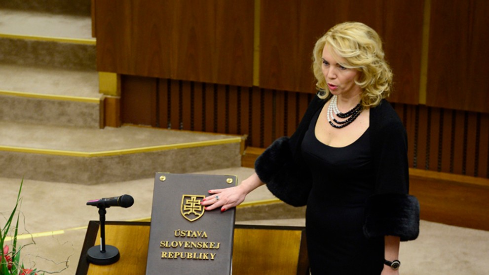 Eva Antošová (SNS) skladá poslanecký sľub.