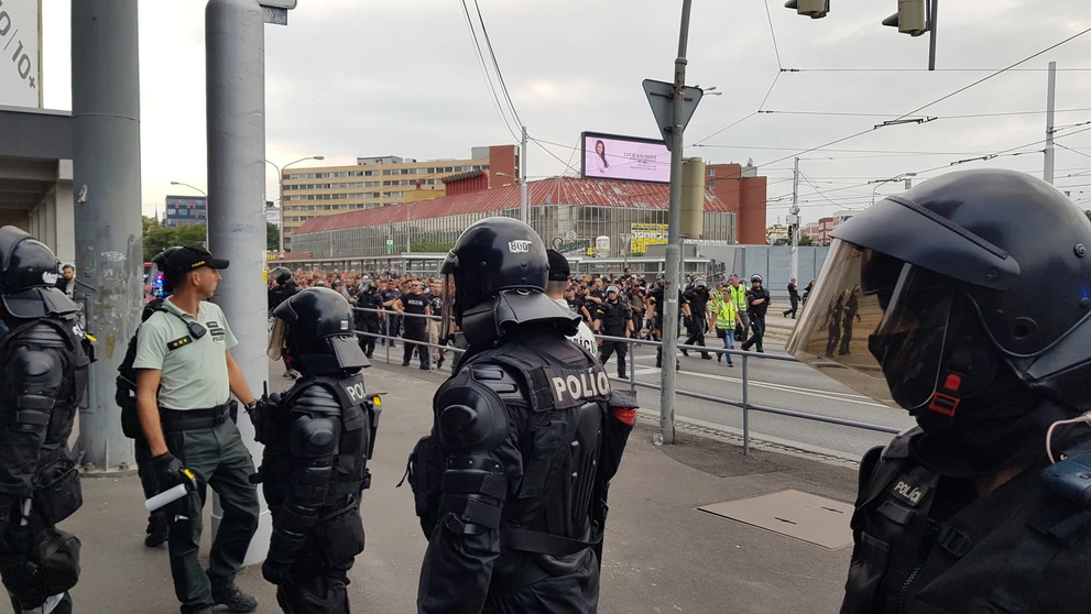 Pochod fanúšikov PAOK Bratislavou.