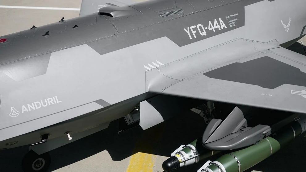Bezpilotná stíhačka YFQ-44A Fury.