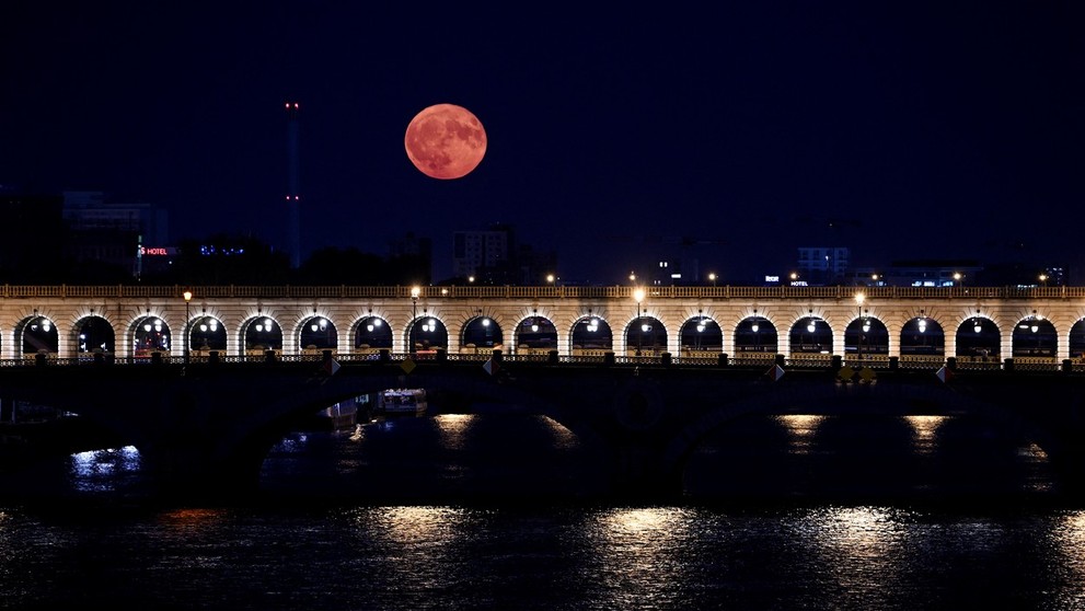 Superspln v Paríži