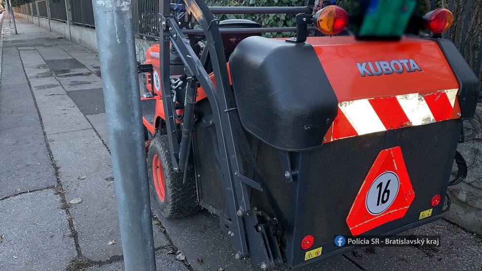 Zrážka kosačky a Porsche