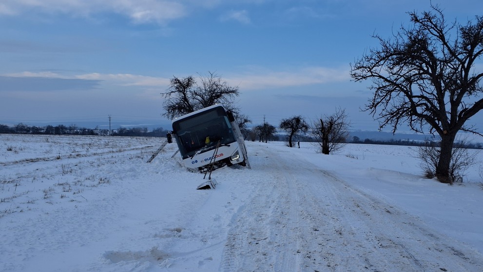 Deti uviazli v autobuse.
