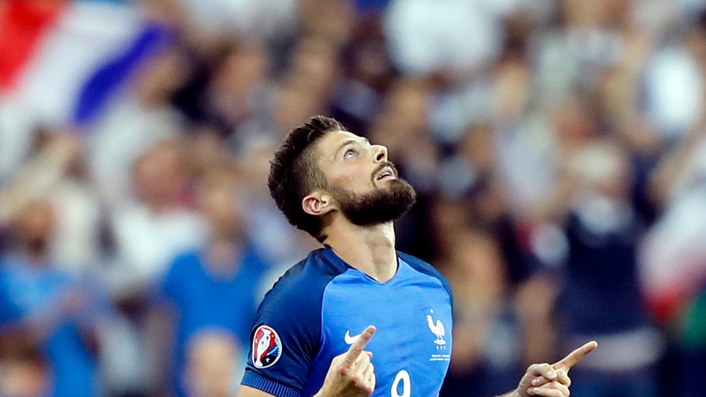 Olivier Giroud oslavuje svoj gól.