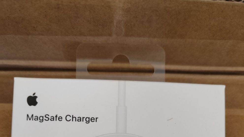 Finančná spáva SR zaistila vyše 15-tisíc falzifikátov príslušenstva Apple