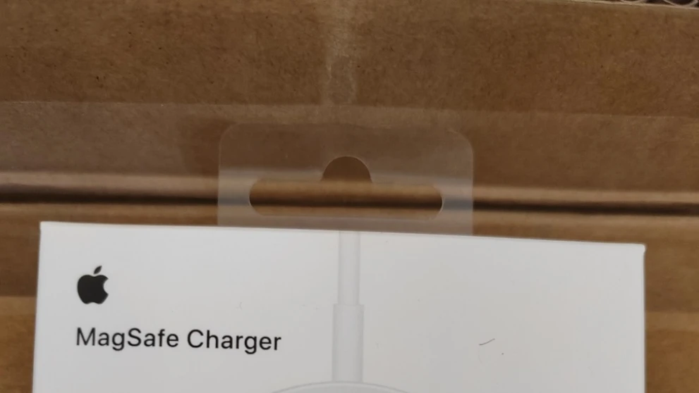 Finančná spáva SR zaistila vyše 15-tisíc falzifikátov príslušenstva Apple