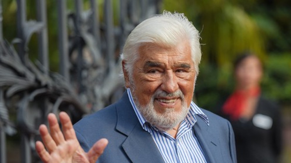 Herec Mario Adorf sa zúčastnil premiéry festivalu Nibelungen vo Wormse v Nemecku 15. júla 2016.