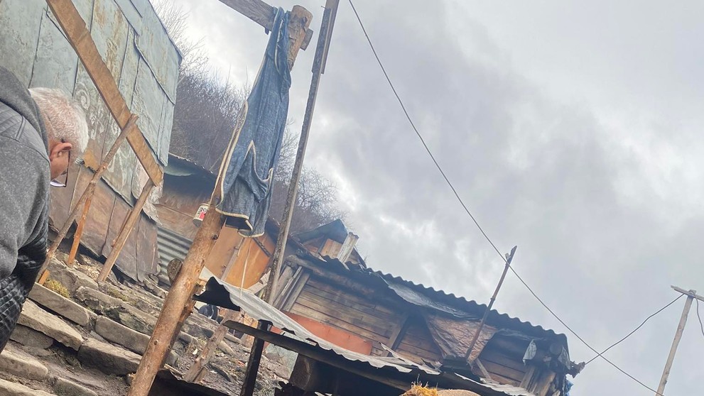 Nestabilný svah nad rómskou osadou v Kolačkove