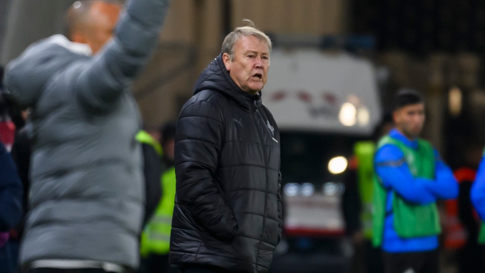 Tréner Islandu Age Hareide v zápase kvalifikácie ME 2024 na Slovensku.