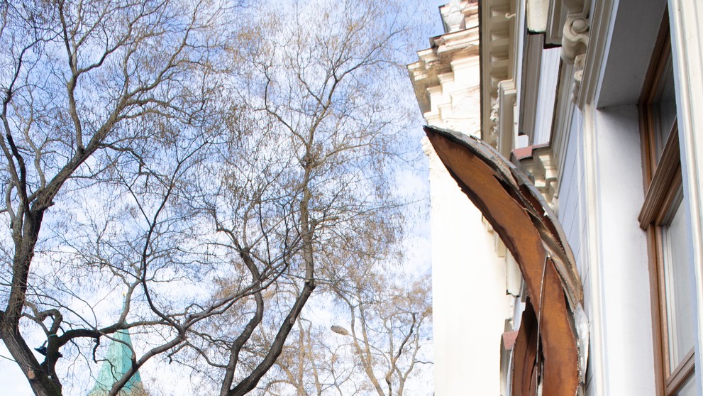 Členovia vlády pri symbolickom pamätníku