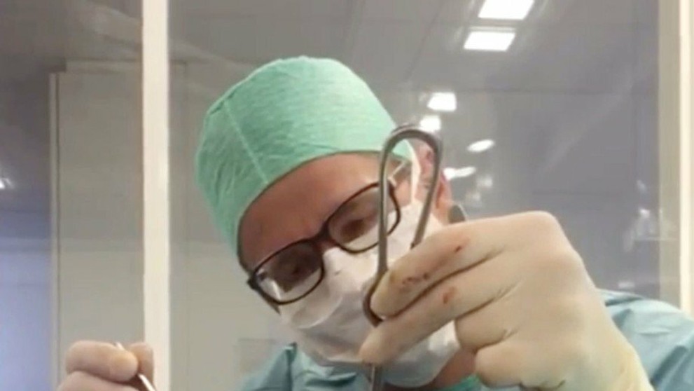 Katie Price počas chirurgického zákroku