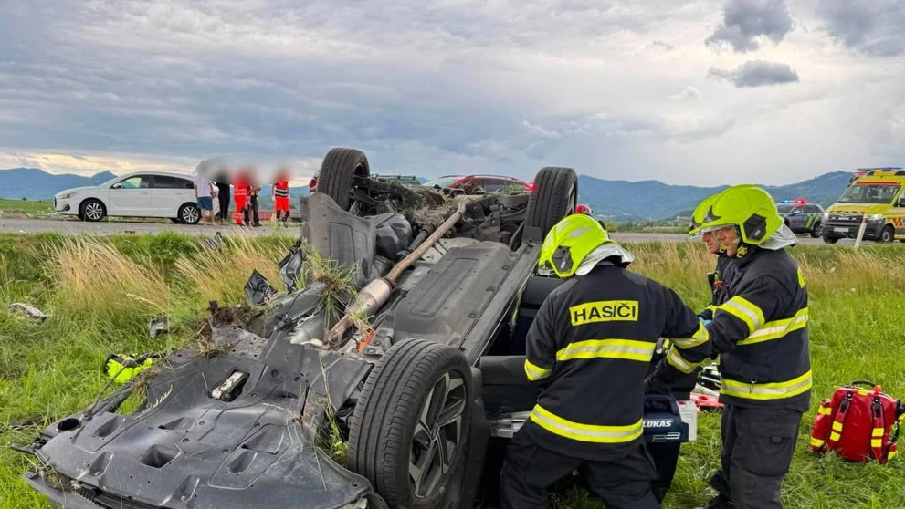 Dopravná nehoda na ceste I/65 medzi obcami Ďanová a Príbovce (3)